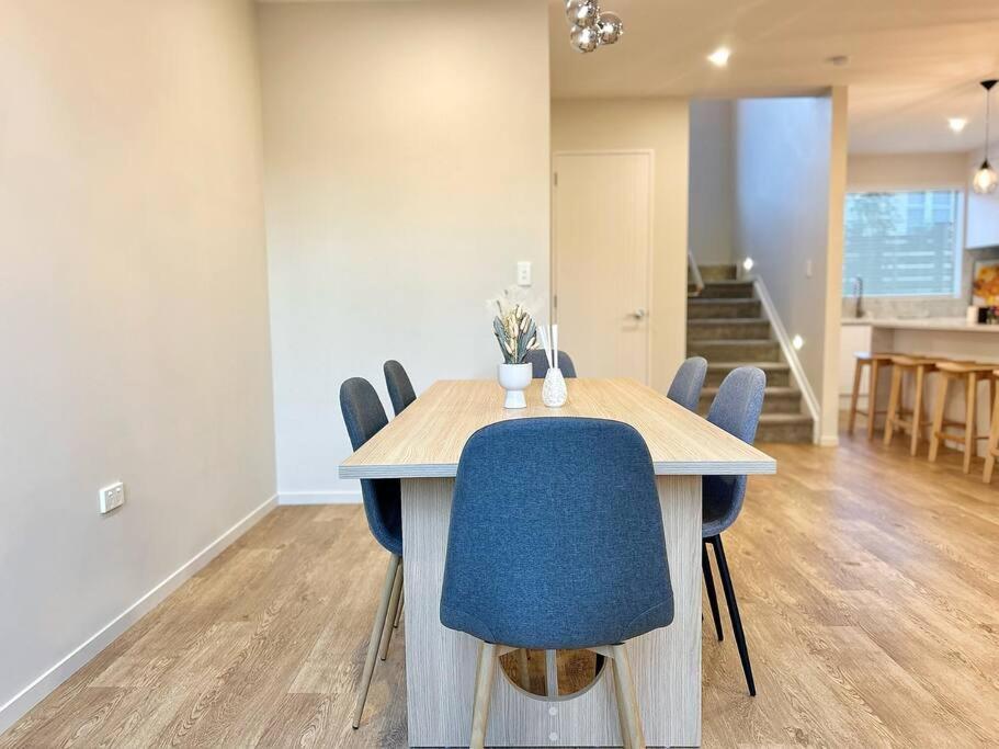 New Spacious 4beds Family Auckland