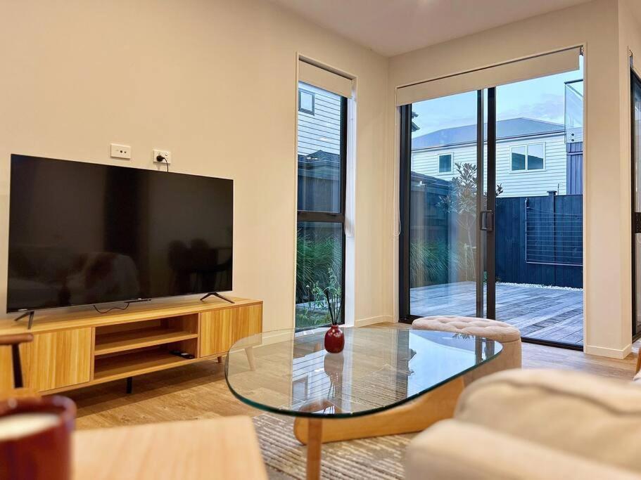 New Spacious 4beds Family Holiday home Auckland